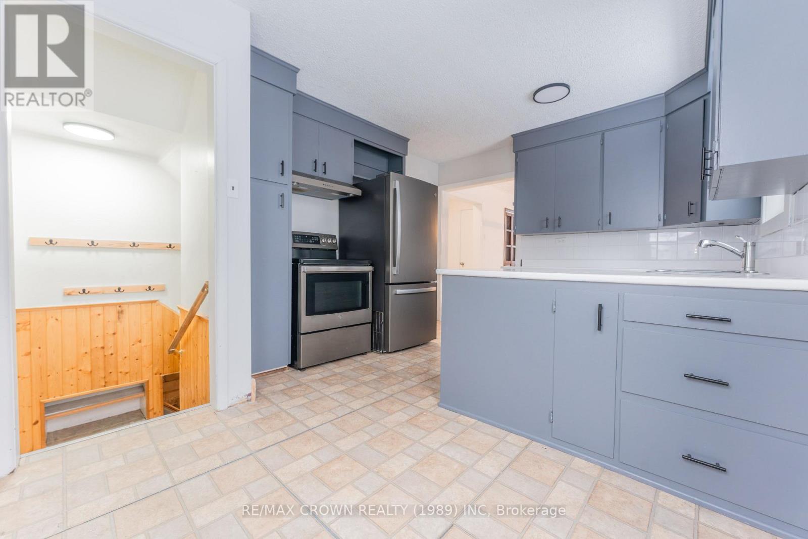 102 First Street, Smooth Rock Falls (Srf), ON - Indoor Photo Showing Kitchen