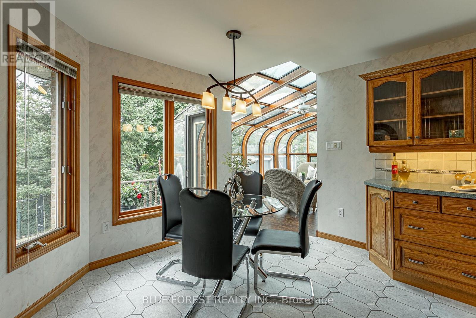 15 Calvert Place, Thames Centre (Dorchester), ON - Indoor Photo Showing Dining Room