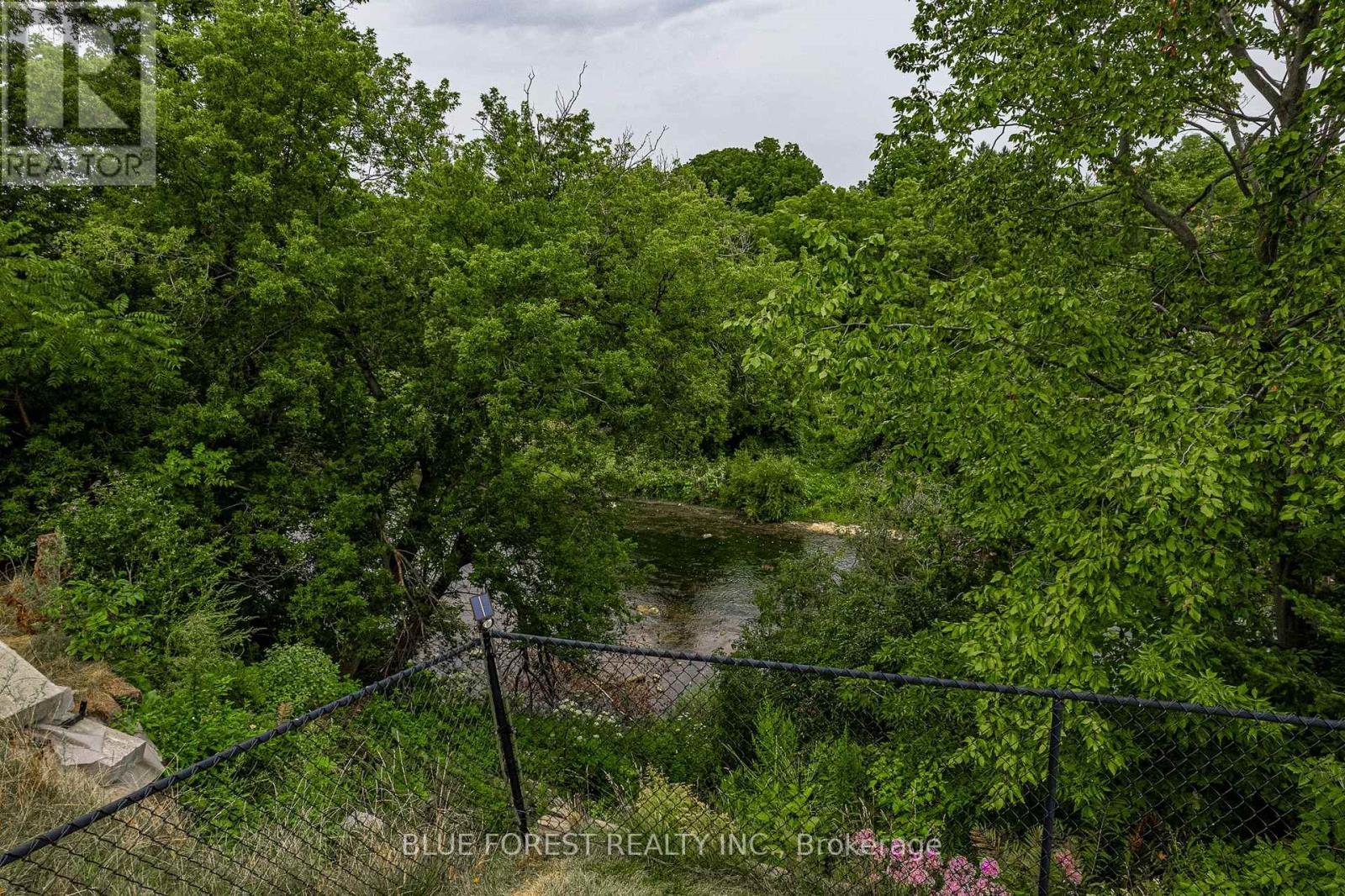 15 Calvert Place, Thames Centre (Dorchester), ON - Outdoor