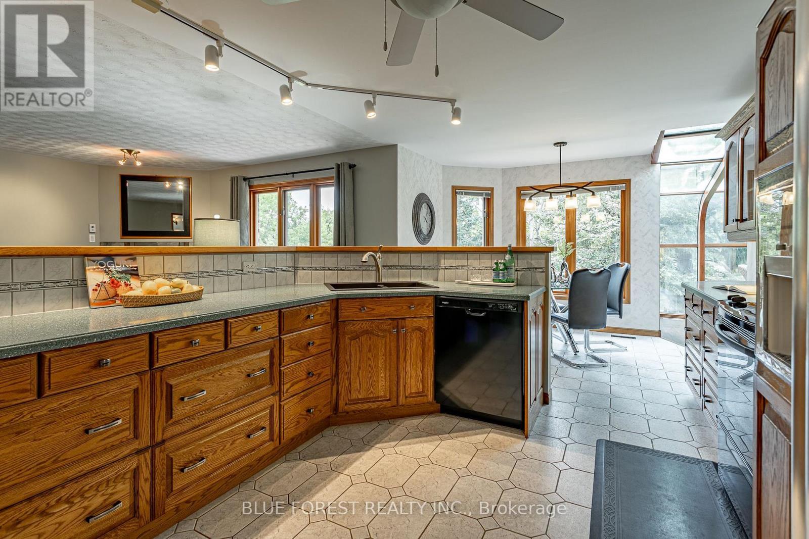 15 Calvert Place, Thames Centre (Dorchester), ON - Indoor