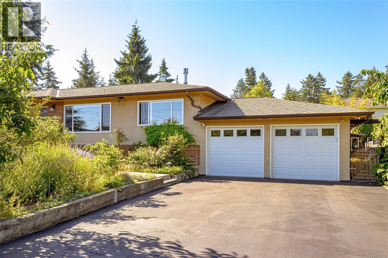 1961 Hovey Rd, Central Saanich, BC - Outdoor