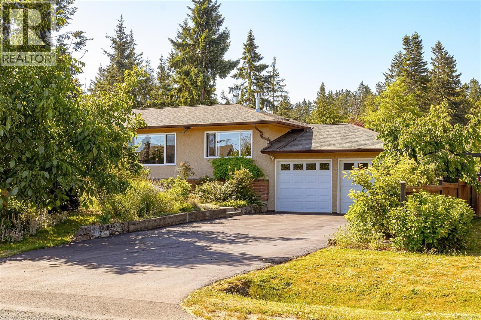 1961 Hovey Rd, Central Saanich, BC - Outdoor