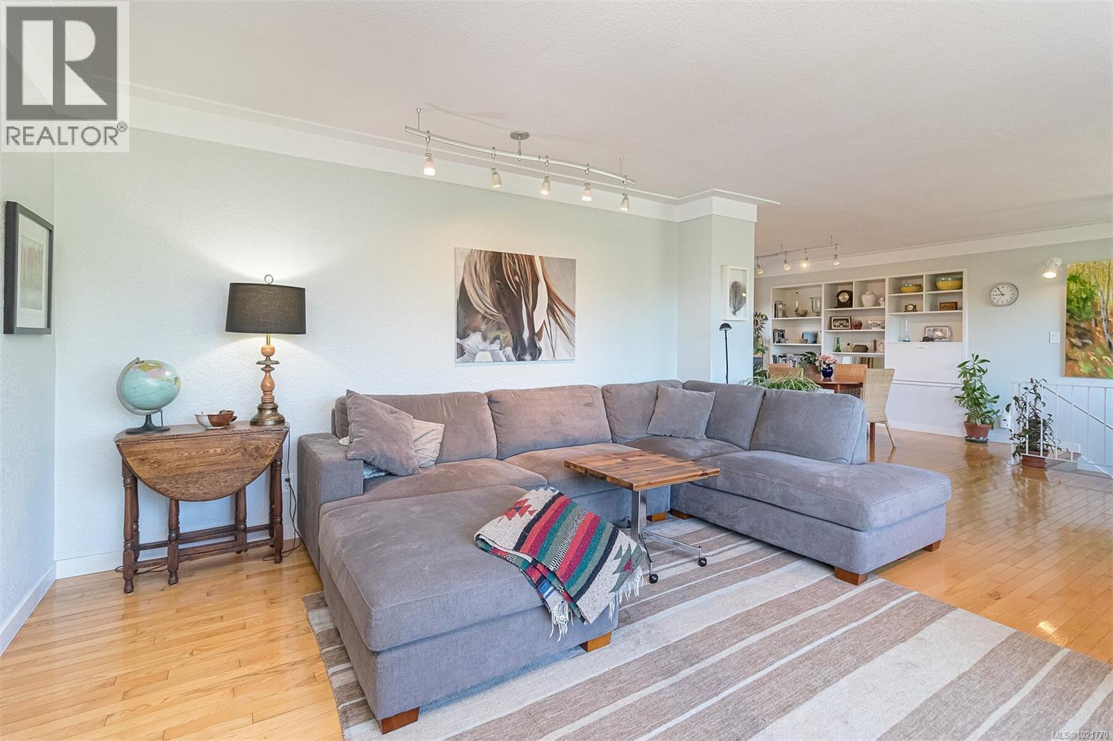 1961 Hovey Rd, Central Saanich, BC - Indoor Photo Showing Living Room