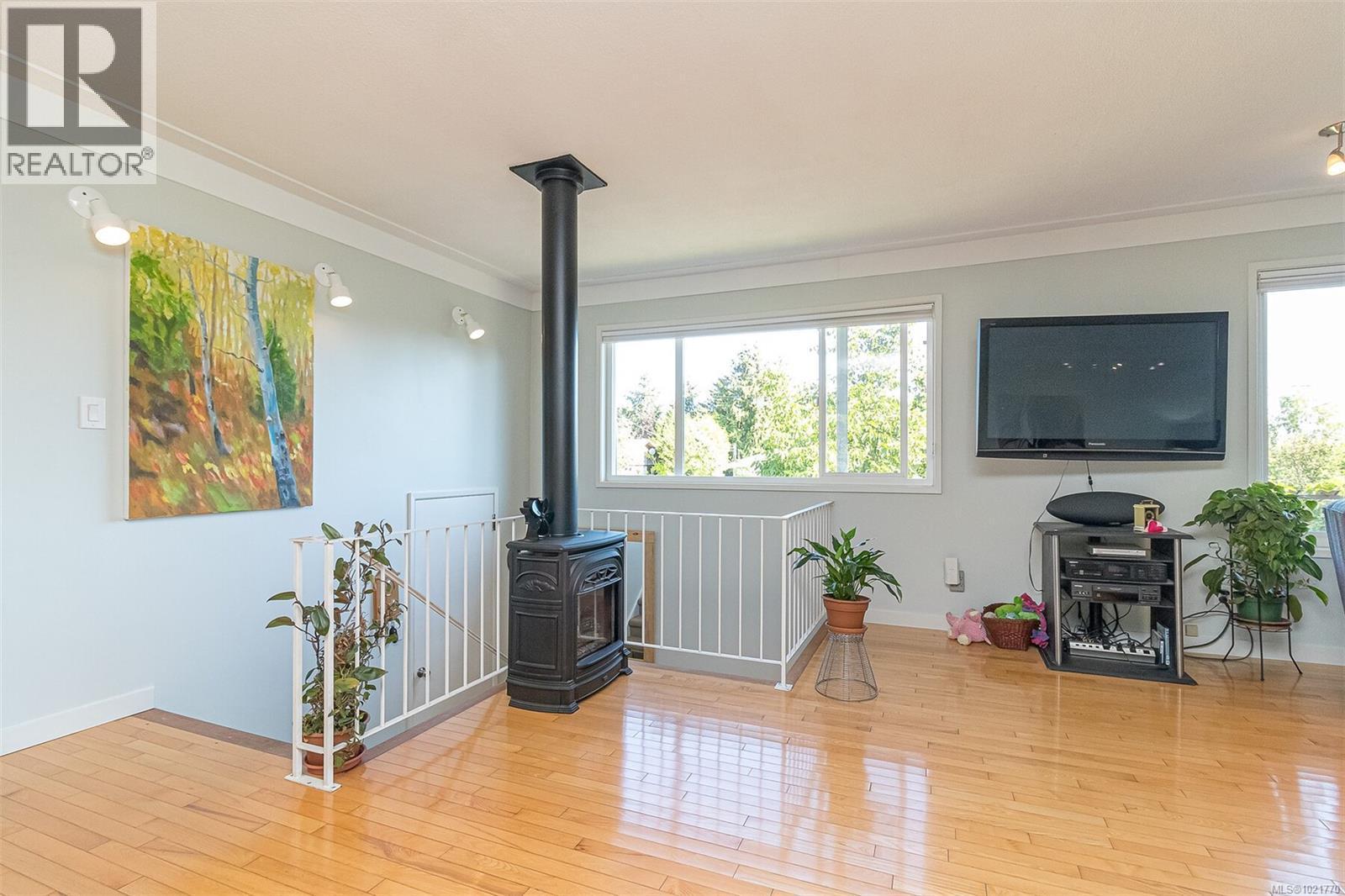 1961 Hovey Rd, Central Saanich, BC - Indoor
