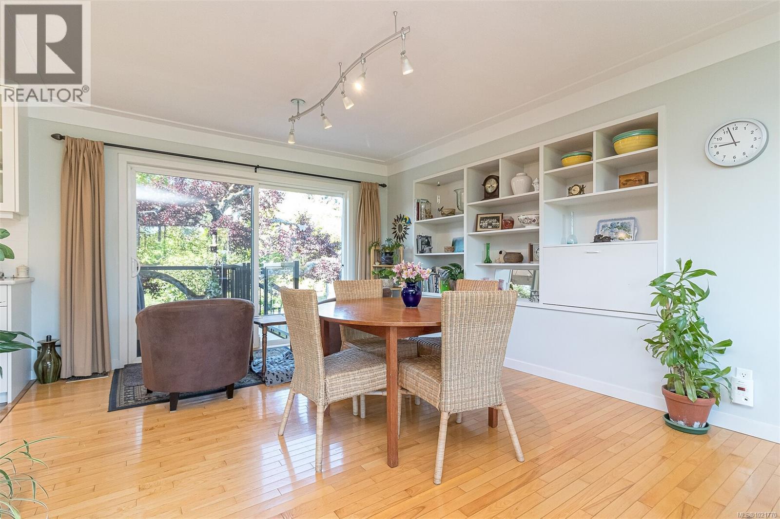 1961 Hovey Rd, Central Saanich, BC - Indoor Photo Showing Dining Room