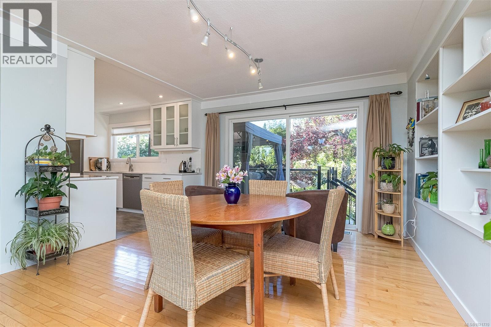 1961 Hovey Rd, Central Saanich, BC - Indoor Photo Showing Dining Room