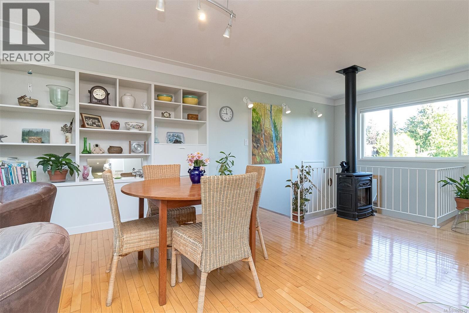 1961 Hovey Rd, Central Saanich, BC - Indoor Photo Showing Dining Room