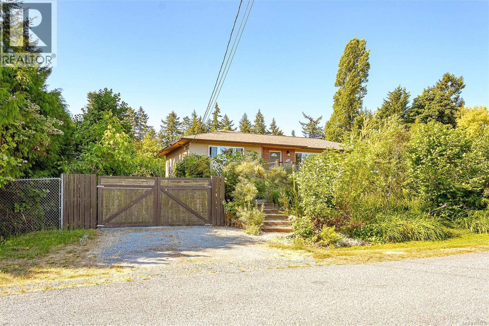 1961 Hovey Rd, Central Saanich, BC - Outdoor