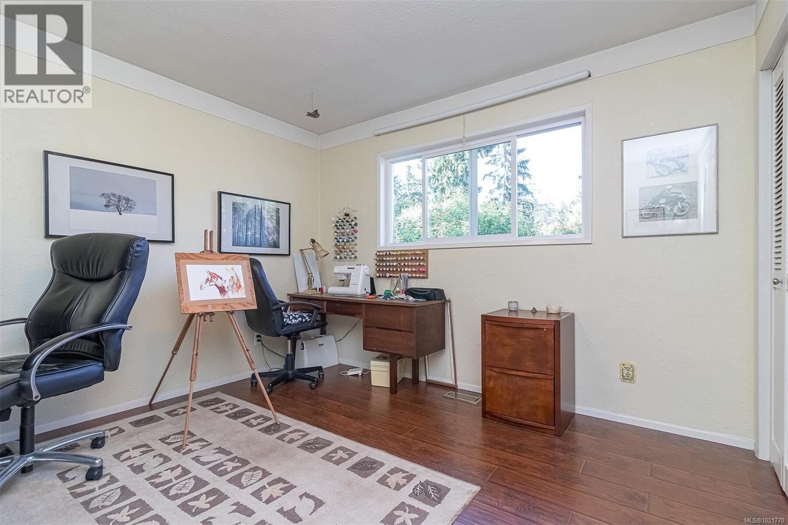 1961 Hovey Rd, Central Saanich, BC - Indoor Photo Showing Office
