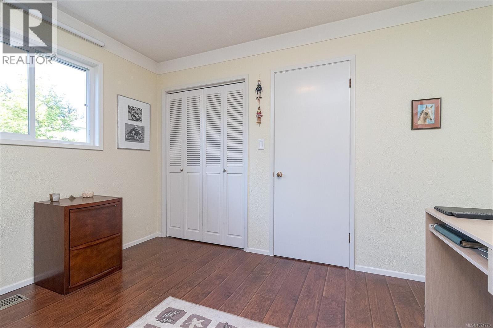 1961 Hovey Rd, Central Saanich, BC - Indoor Photo Showing Other Room