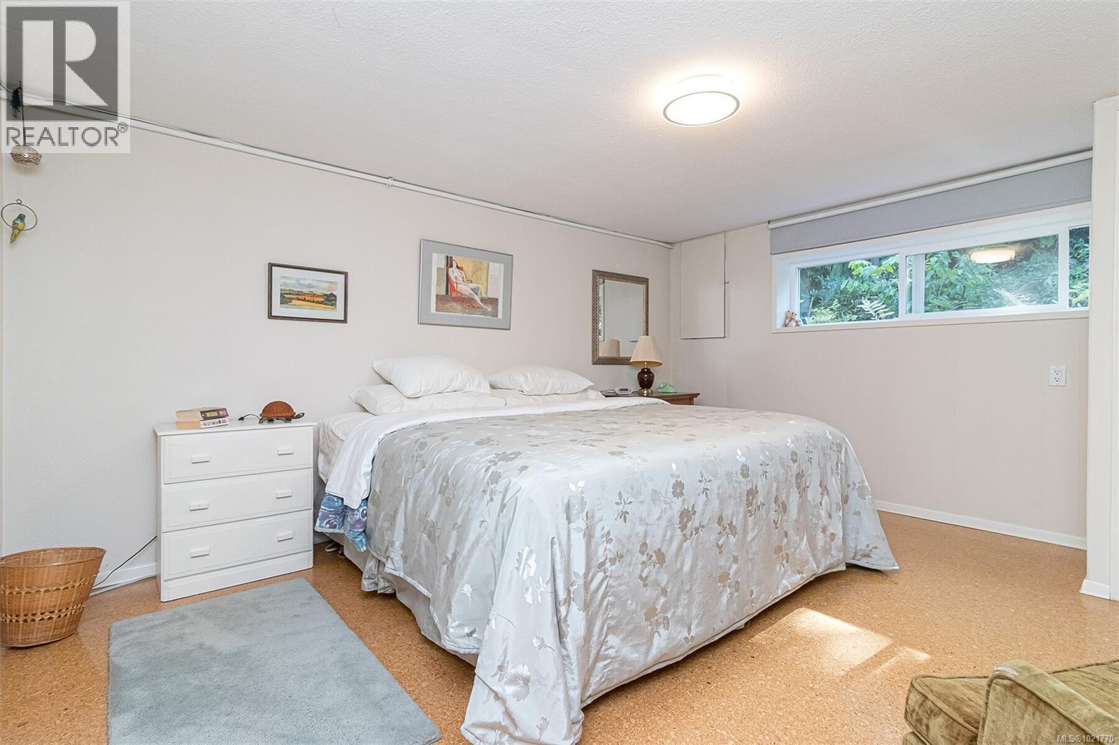 1961 Hovey Rd, Central Saanich, BC - Indoor Photo Showing Bedroom