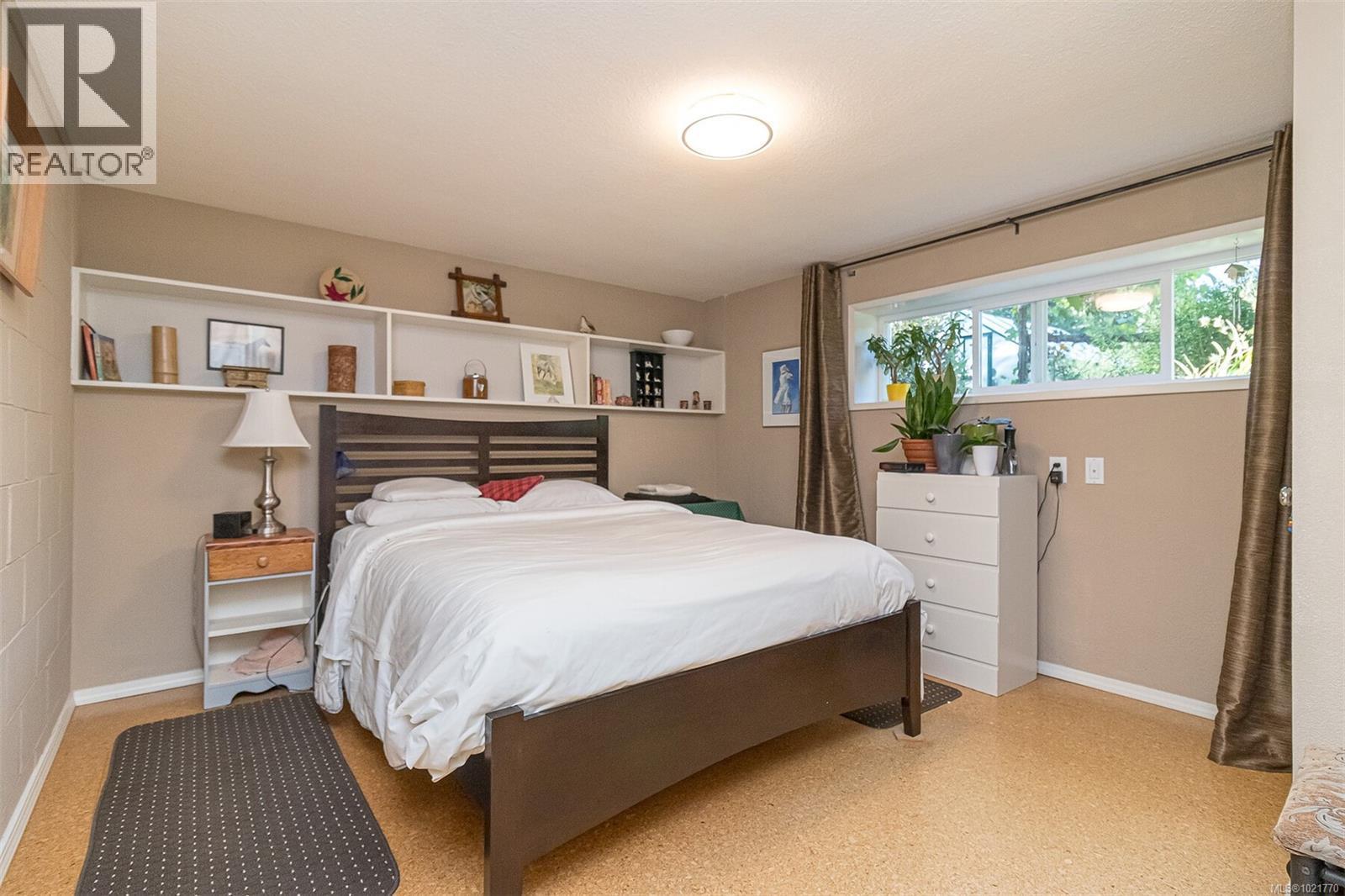 1961 Hovey Rd, Central Saanich, BC - Indoor Photo Showing Bedroom