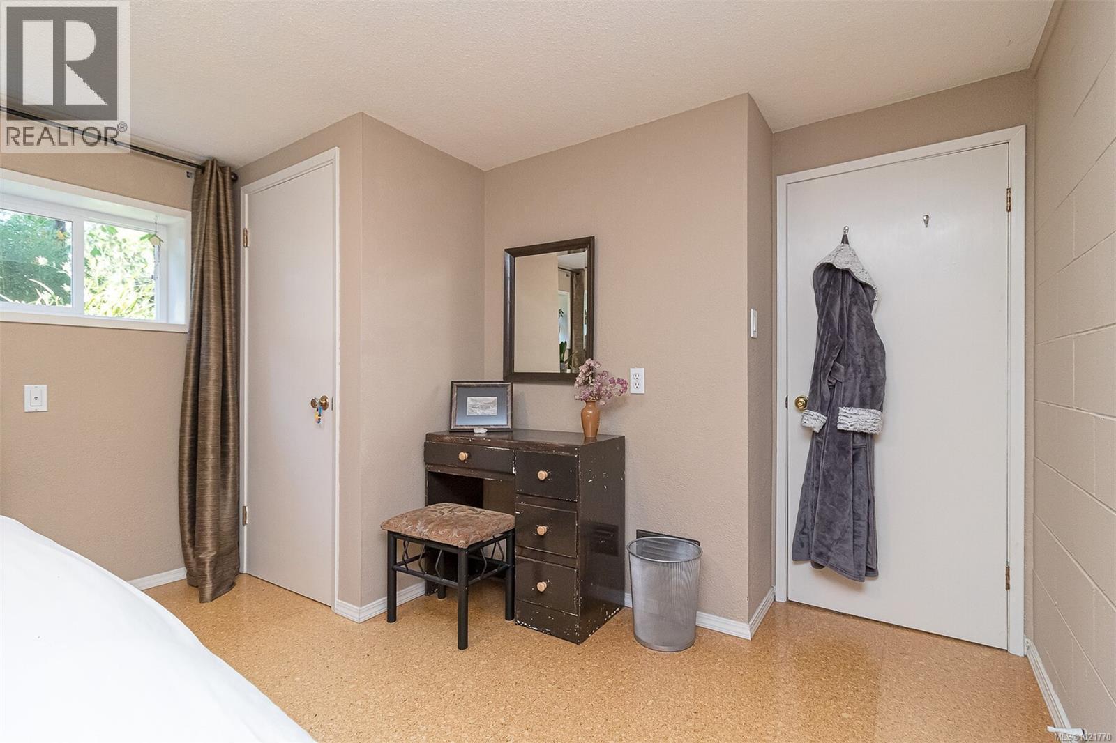 1961 Hovey Rd, Central Saanich, BC - Indoor