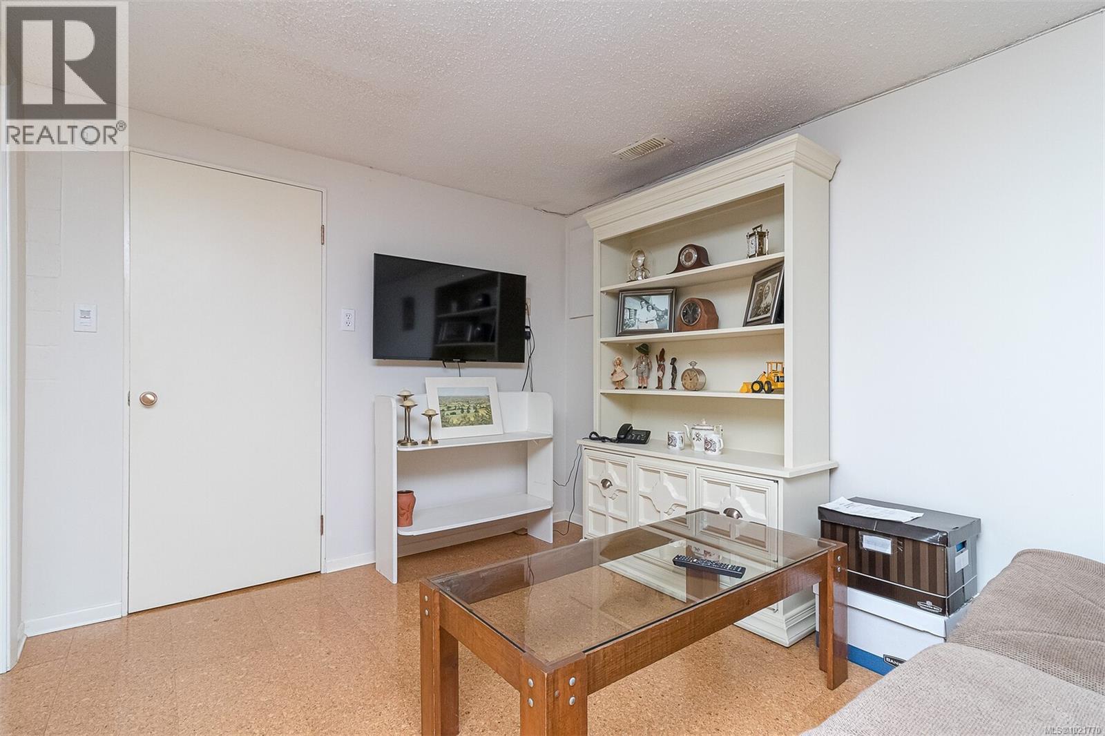 1961 Hovey Rd, Central Saanich, BC - Indoor