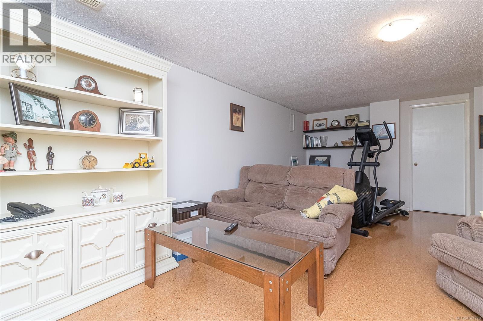 1961 Hovey Rd, Central Saanich, BC - Indoor