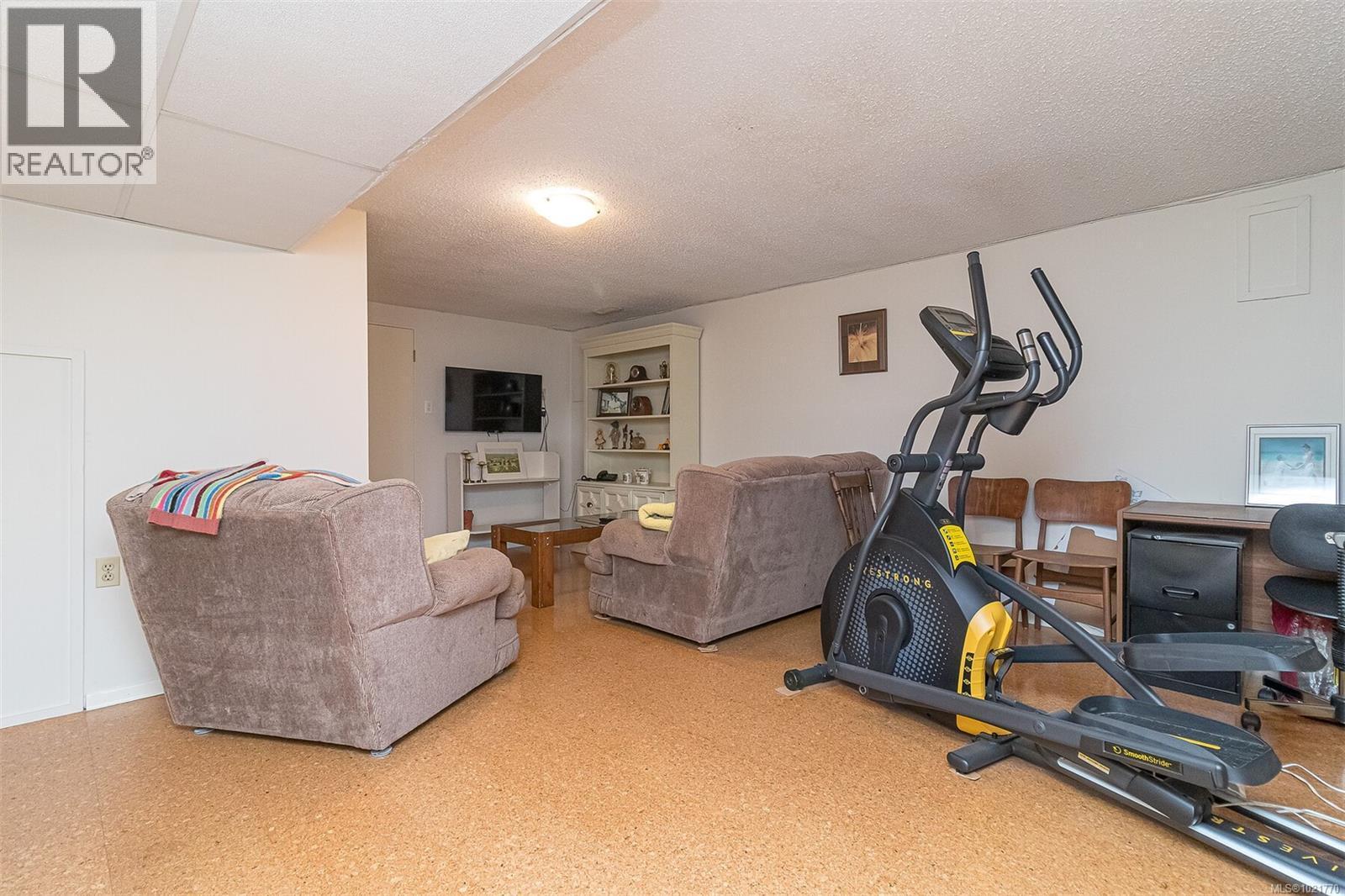1961 Hovey Rd, Central Saanich, BC - Indoor