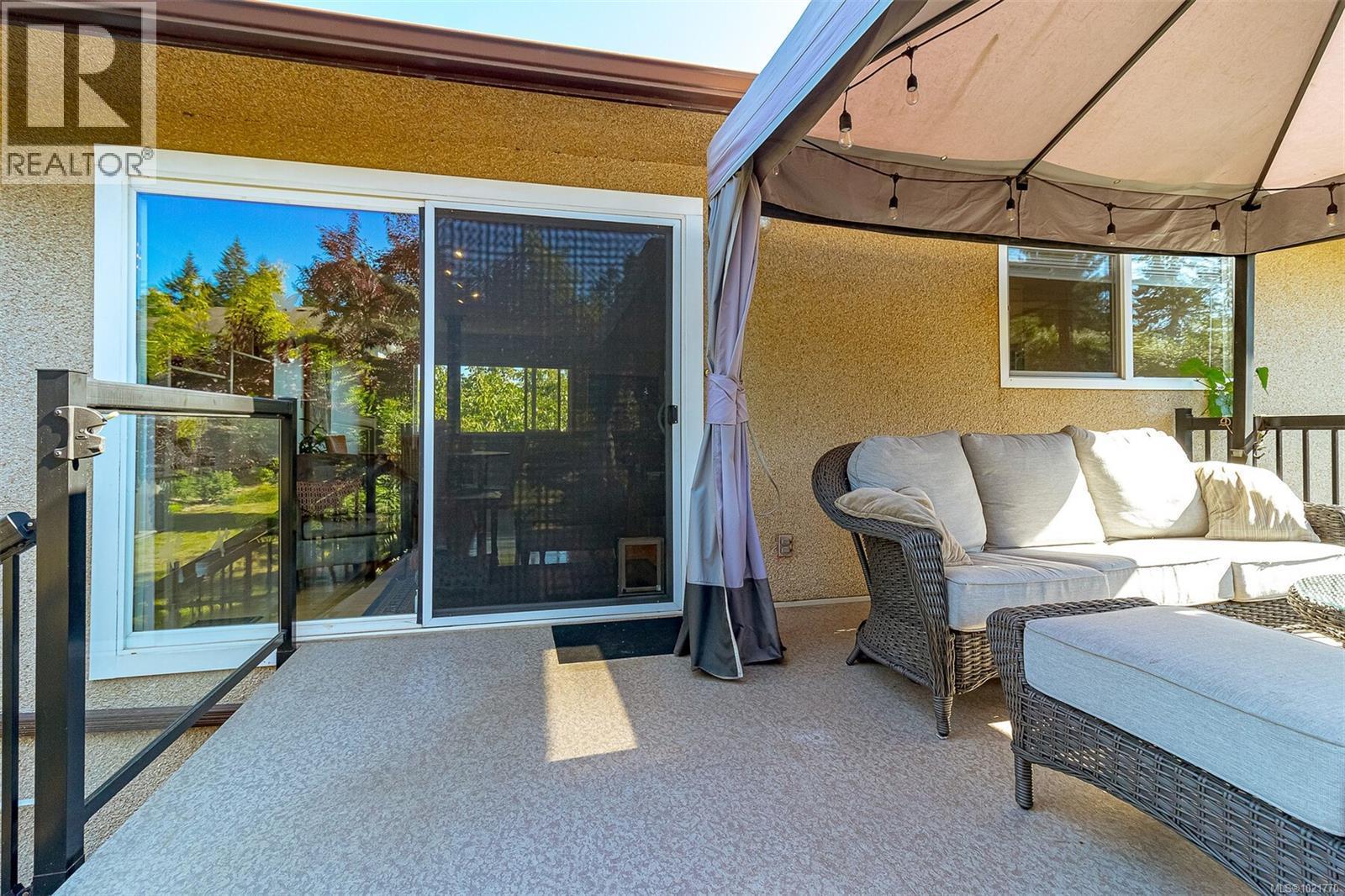 1961 Hovey Rd, Central Saanich, BC - With Exterior