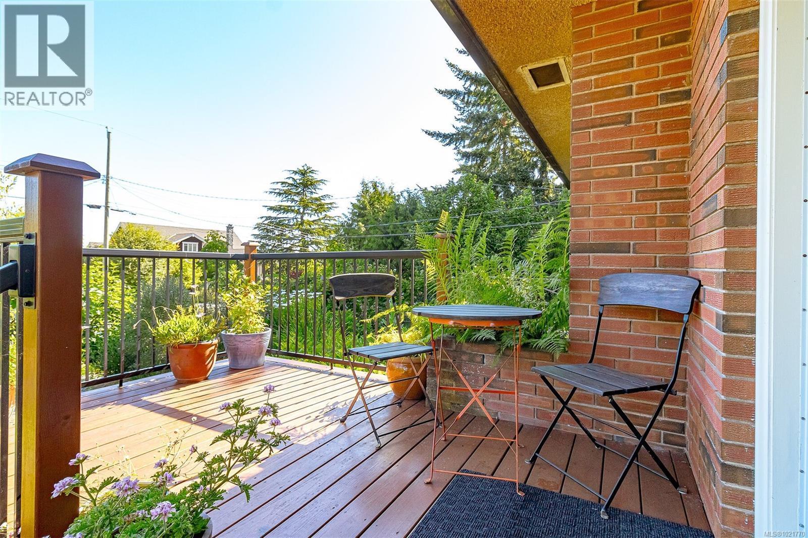 1961 Hovey Rd, Central Saanich, BC - Outdoor With Deck Patio Veranda With Exterior
