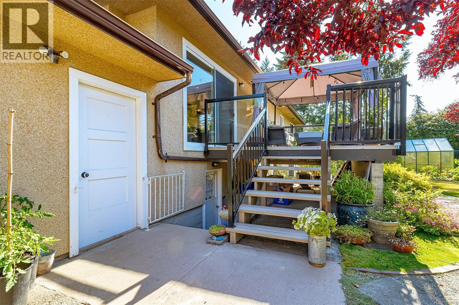 1961 Hovey Rd, Central Saanich, BC - Outdoor