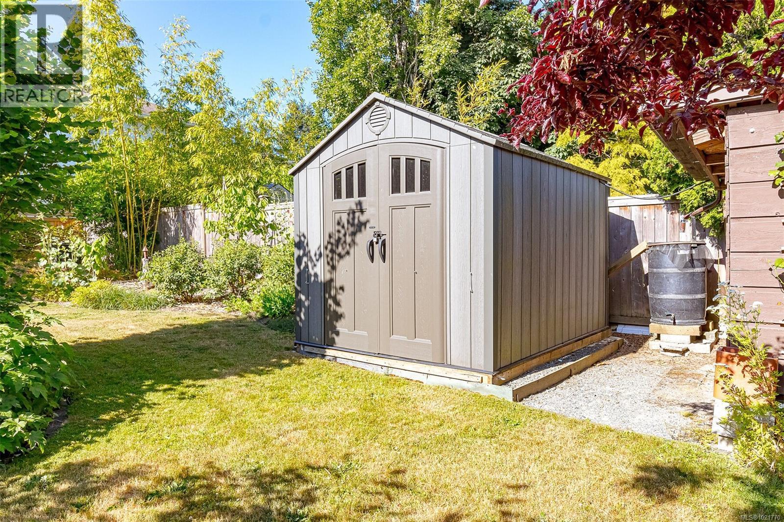 1961 Hovey Rd, Central Saanich, BC - Outdoor