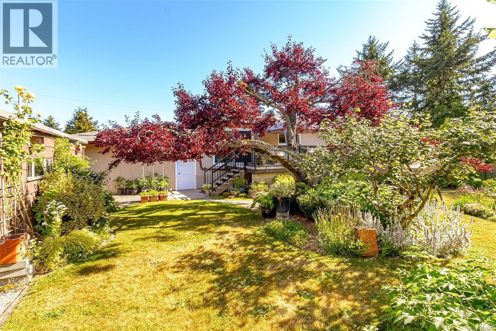 1961 Hovey Rd, Central Saanich, BC - Outdoor