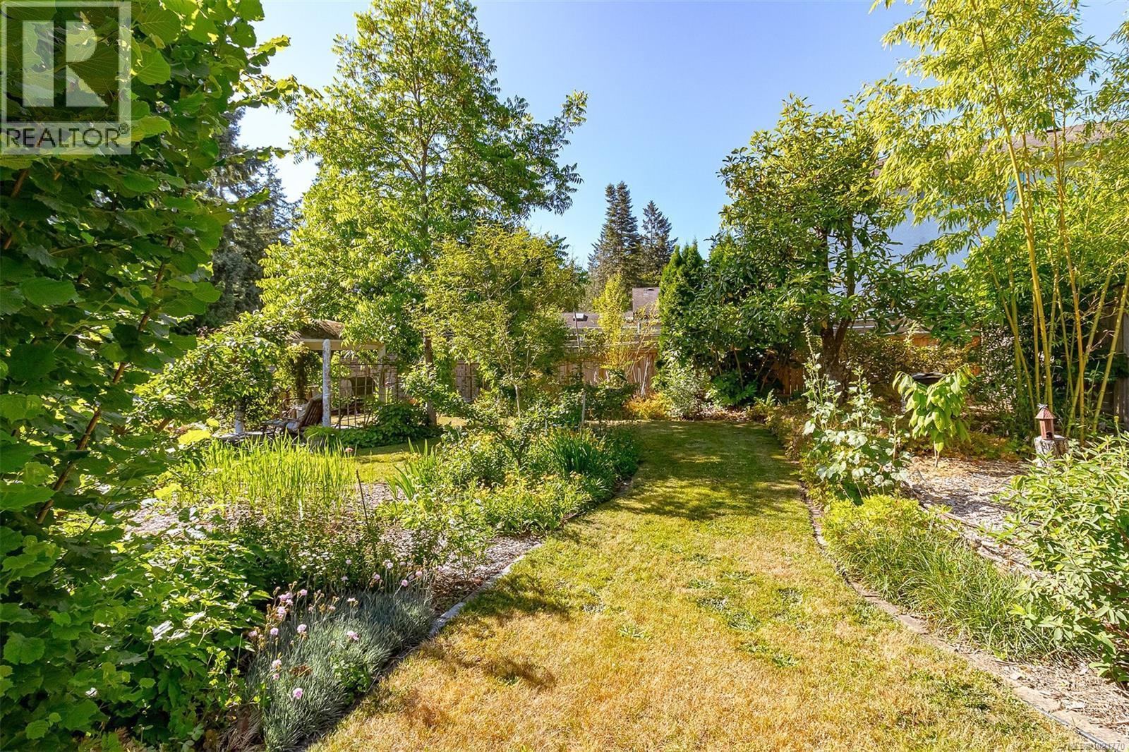 1961 Hovey Rd, Central Saanich, BC - Outdoor