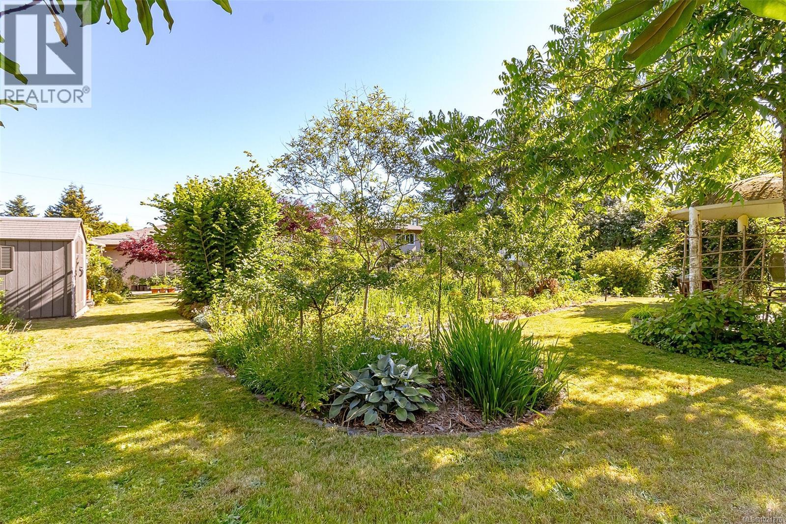 1961 Hovey Rd, Central Saanich, BC - Outdoor