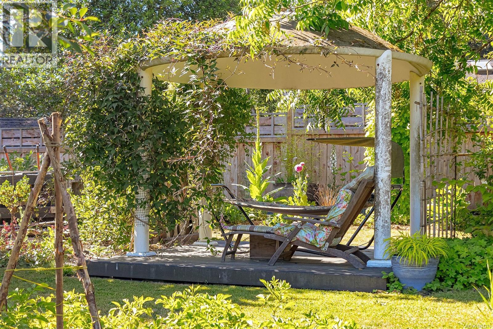 1961 Hovey Rd, Central Saanich, BC - Outdoor