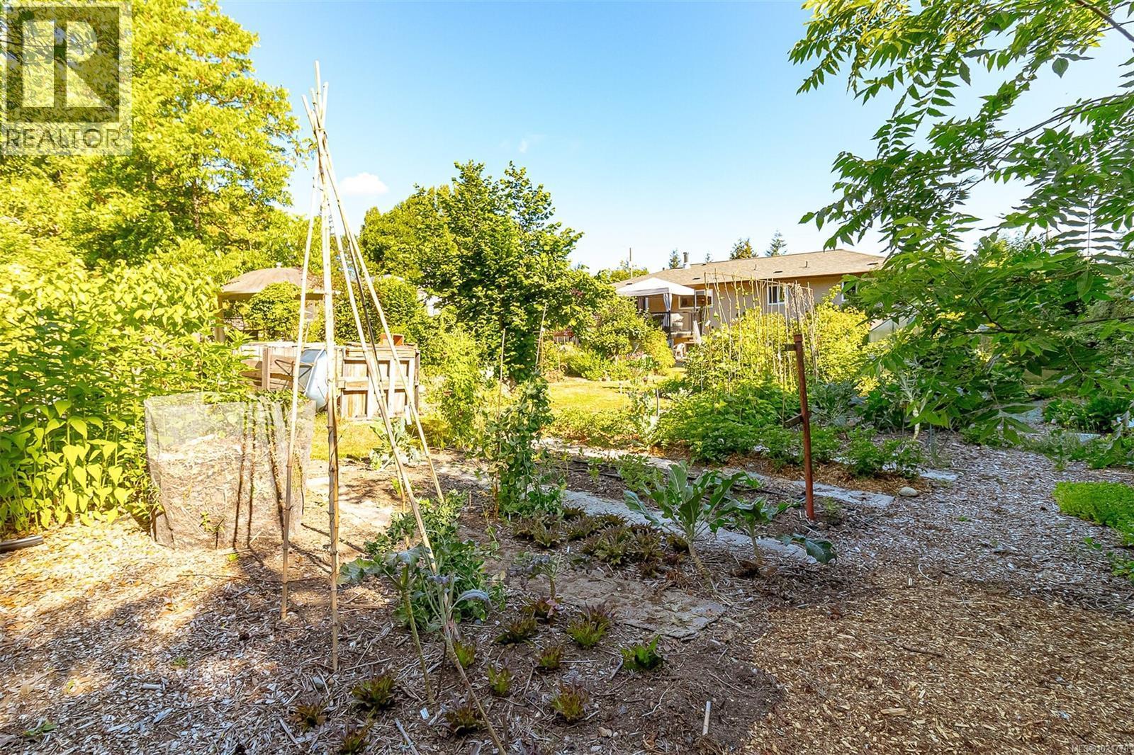 1961 Hovey Rd, Central Saanich, BC - Outdoor