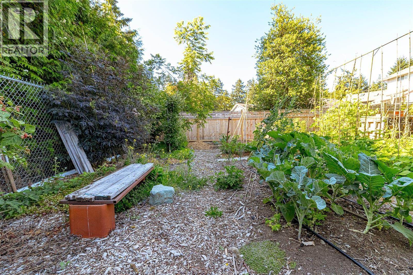 1961 Hovey Rd, Central Saanich, BC - Outdoor