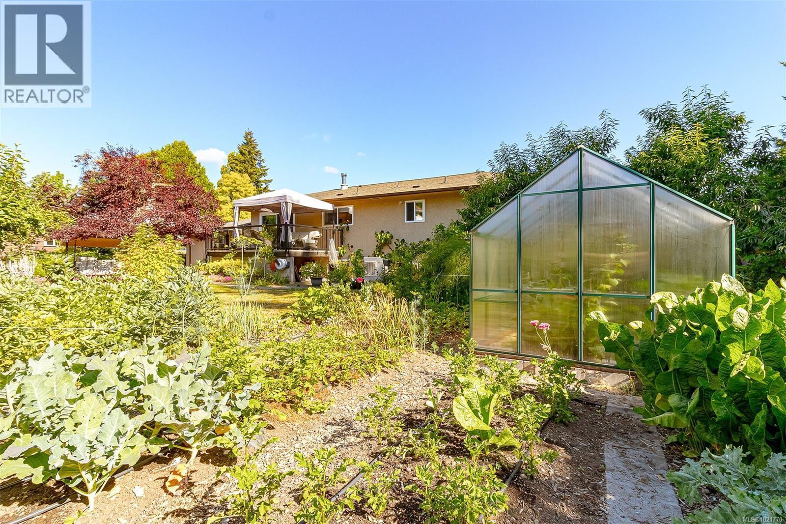 1961 Hovey Rd, Central Saanich, BC - Outdoor