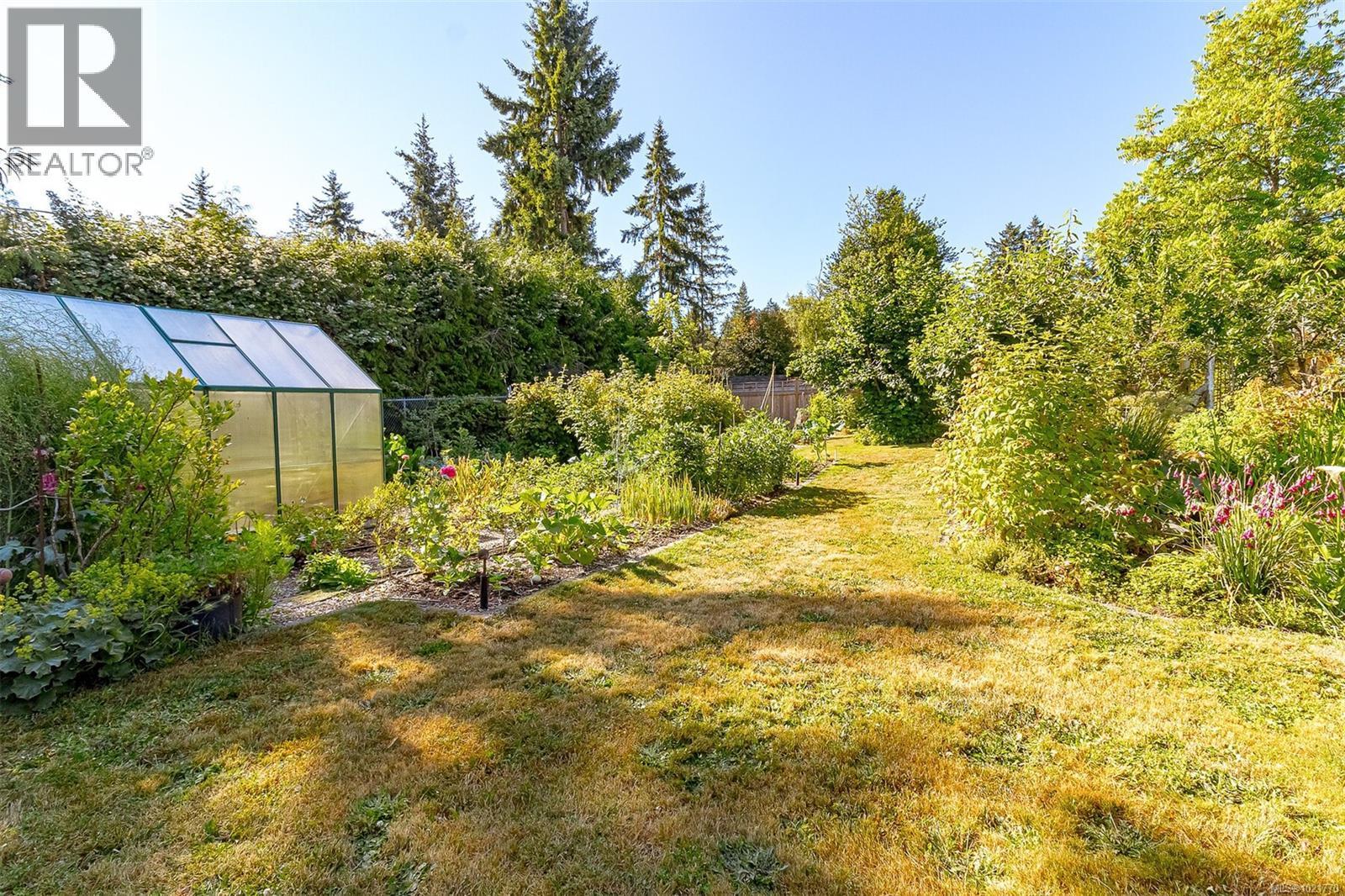1961 Hovey Rd, Central Saanich, BC - Outdoor