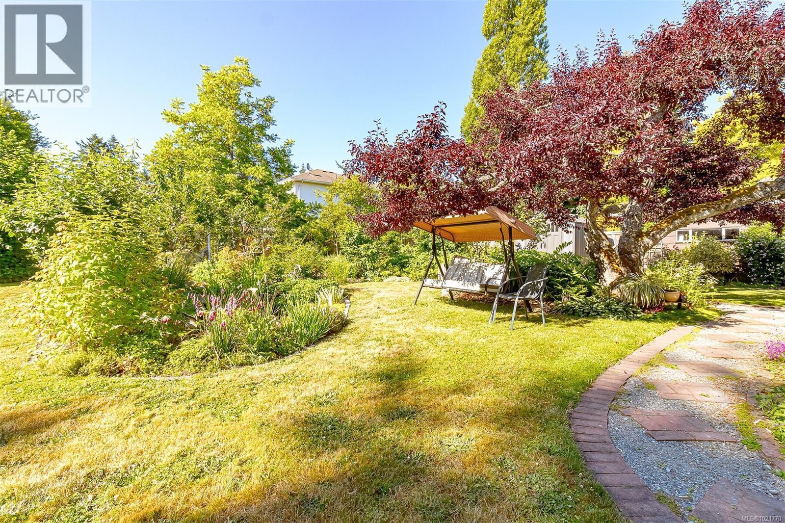 1961 Hovey Rd, Central Saanich, BC - Outdoor