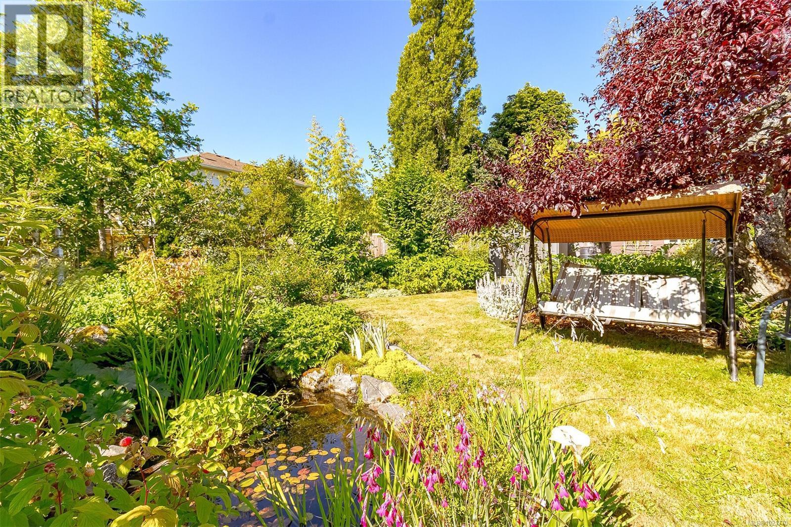 1961 Hovey Rd, Central Saanich, BC - Outdoor