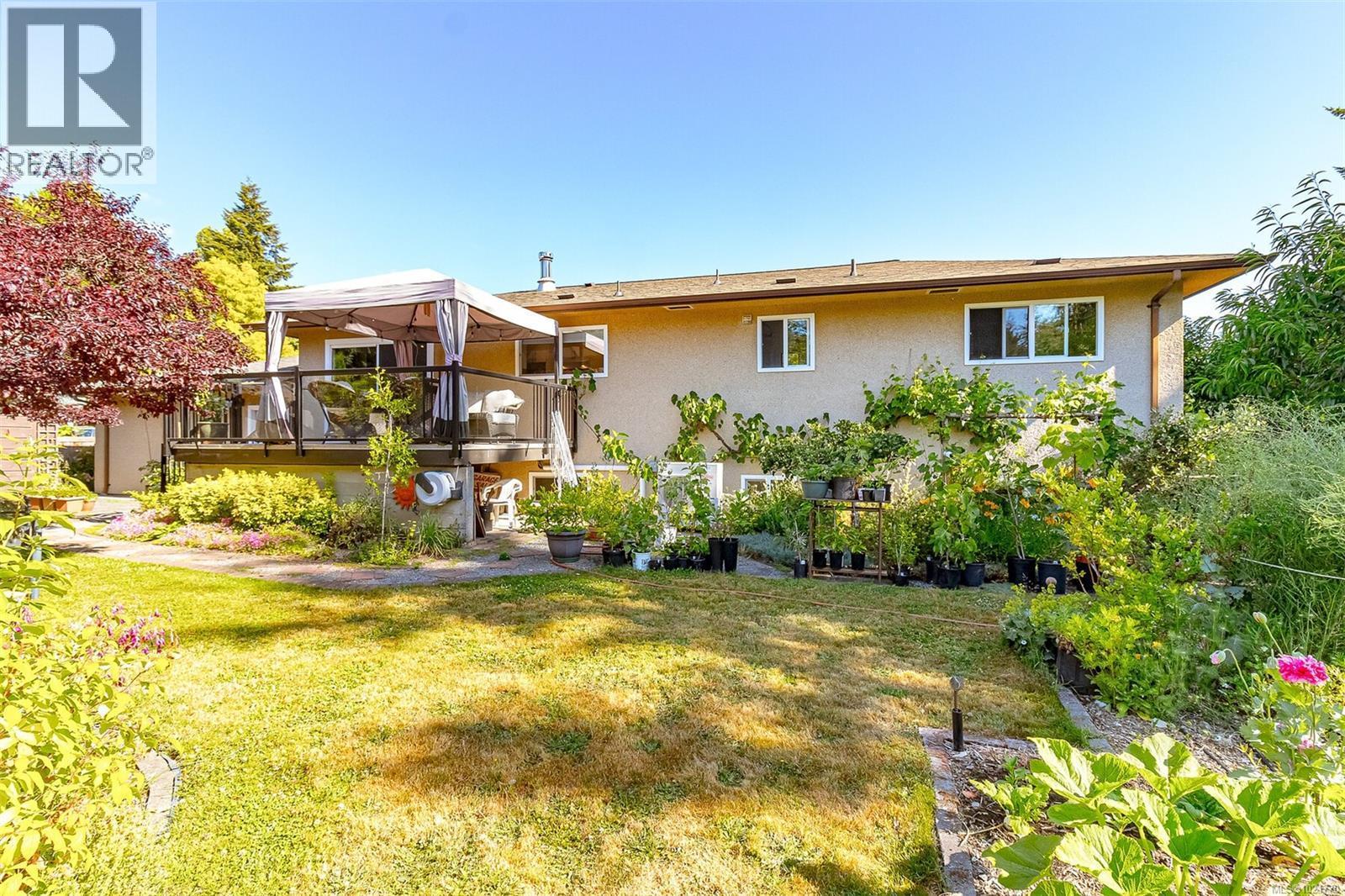 1961 Hovey Rd, Central Saanich, BC - Outdoor