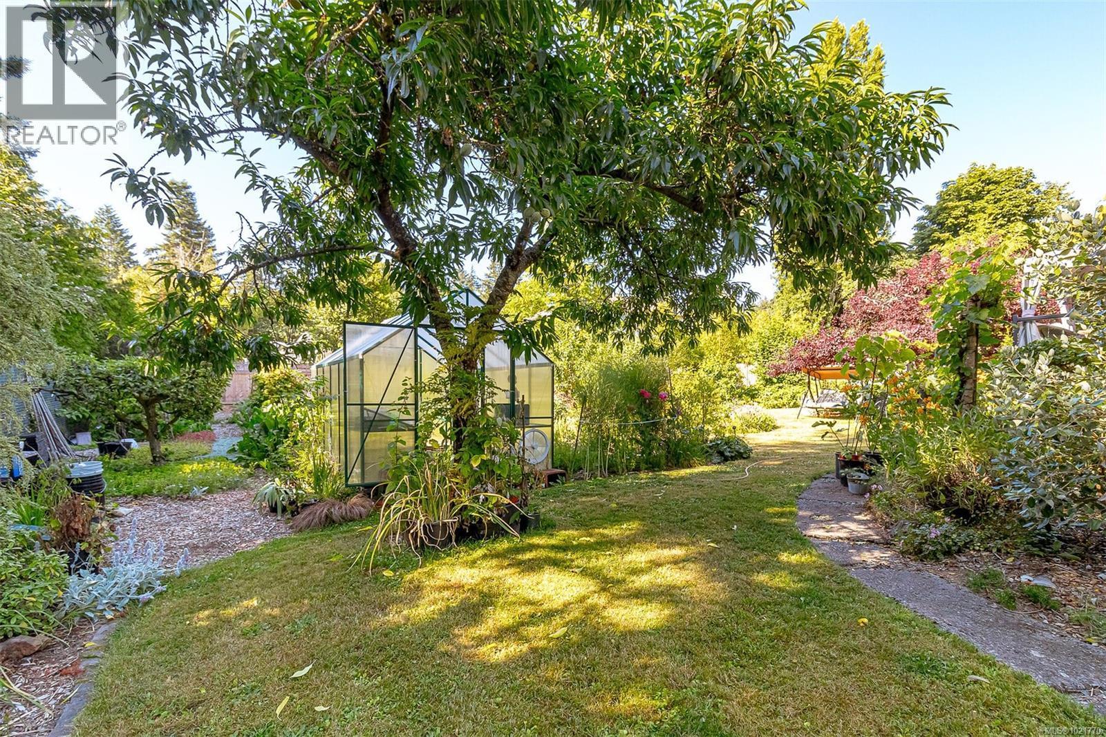 1961 Hovey Rd, Central Saanich, BC - Outdoor