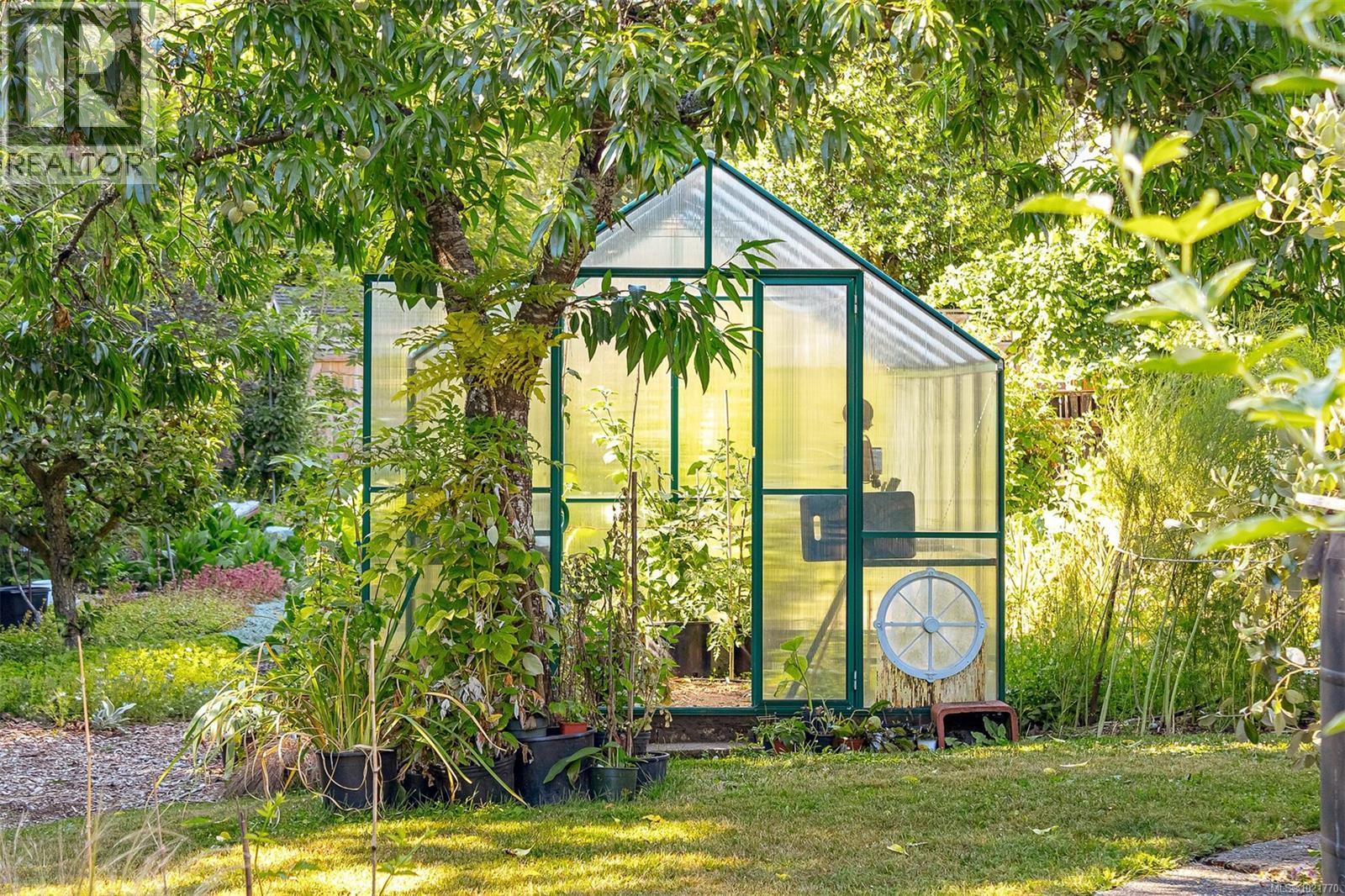 1961 Hovey Rd, Central Saanich, BC - Outdoor