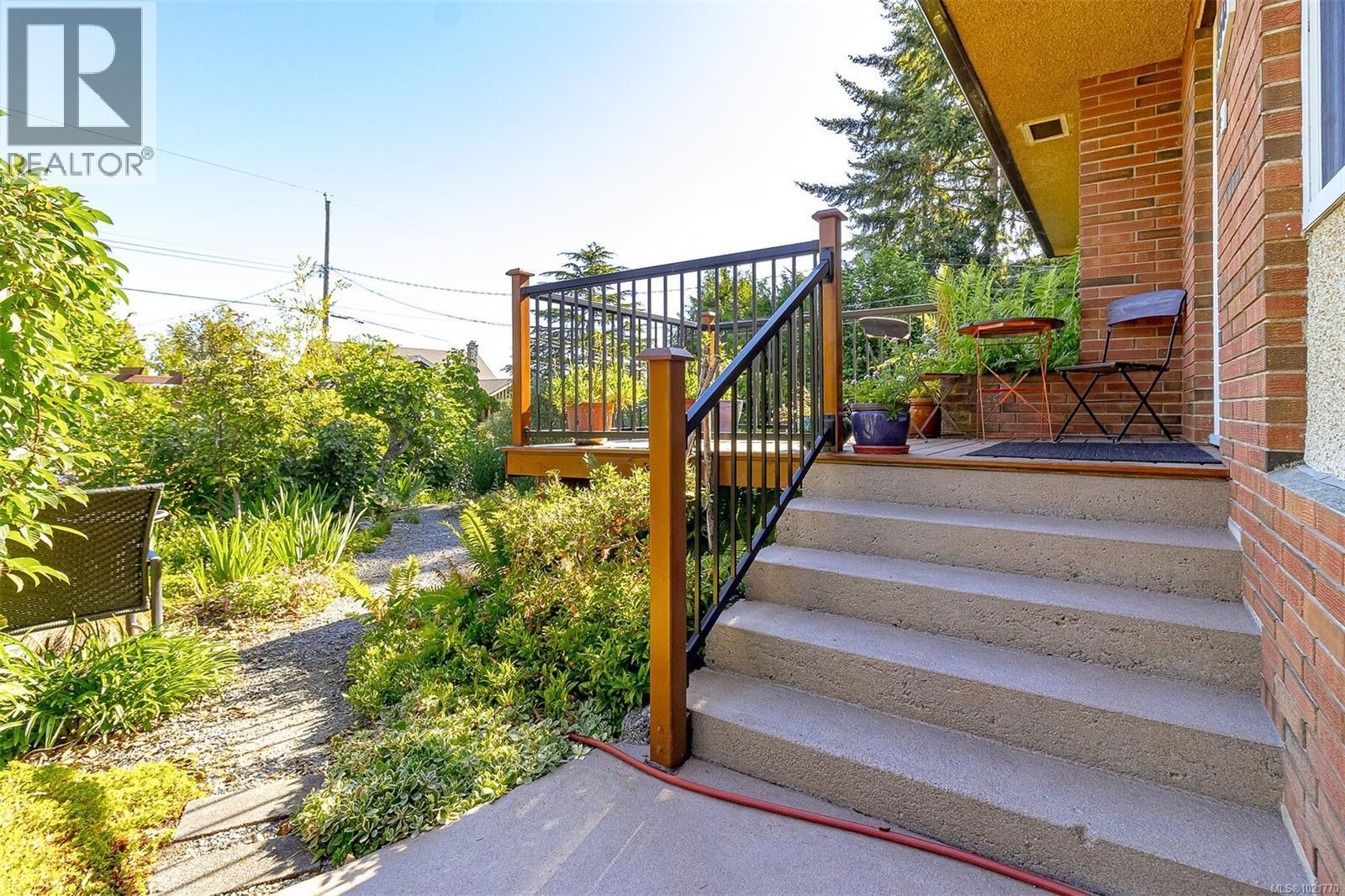 1961 Hovey Rd, Central Saanich, BC - Outdoor With Deck Patio Veranda With Exterior