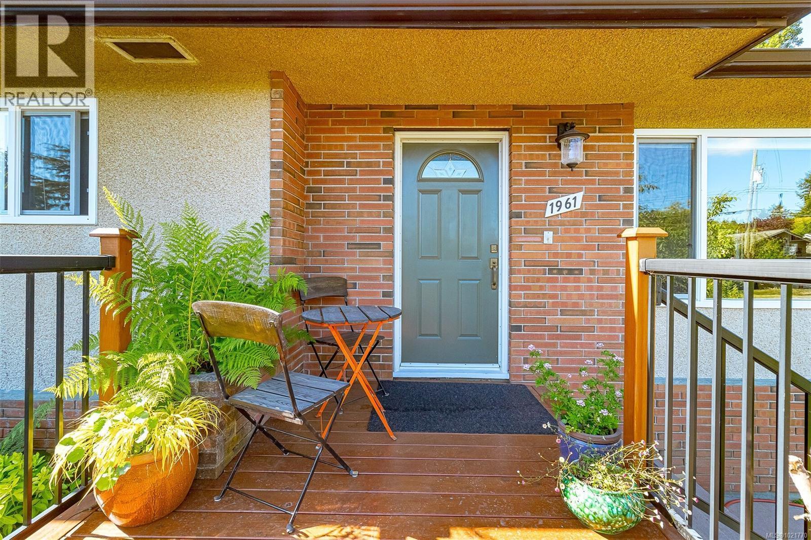 1961 Hovey Rd, Central Saanich, BC - Outdoor With Deck Patio Veranda With Exterior