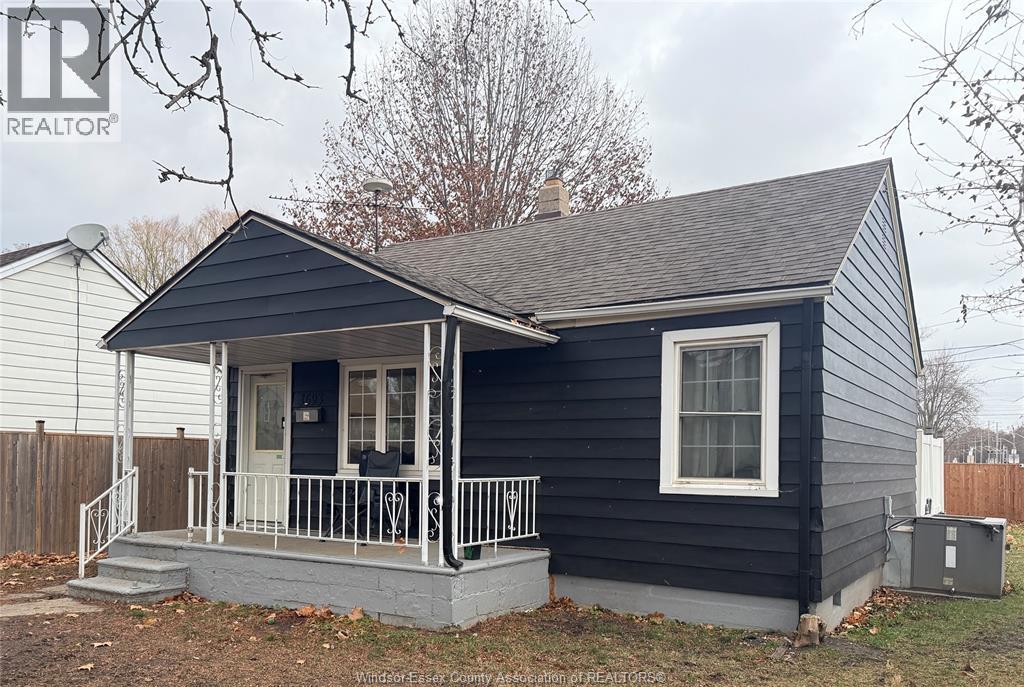 3693 Queen Street, Windsor, ON - Outdoor With Deck Patio Veranda