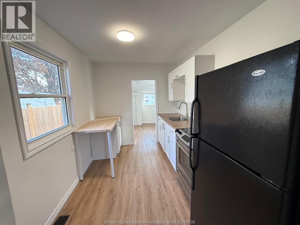3693 Queen Street, Windsor, ON - Indoor Photo Showing Kitchen
