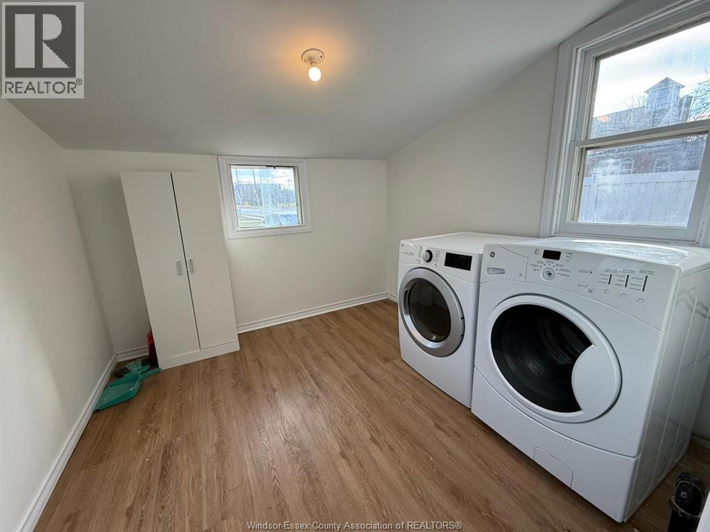3693 Queen Street, Windsor, ON - Indoor Photo Showing Laundry Room