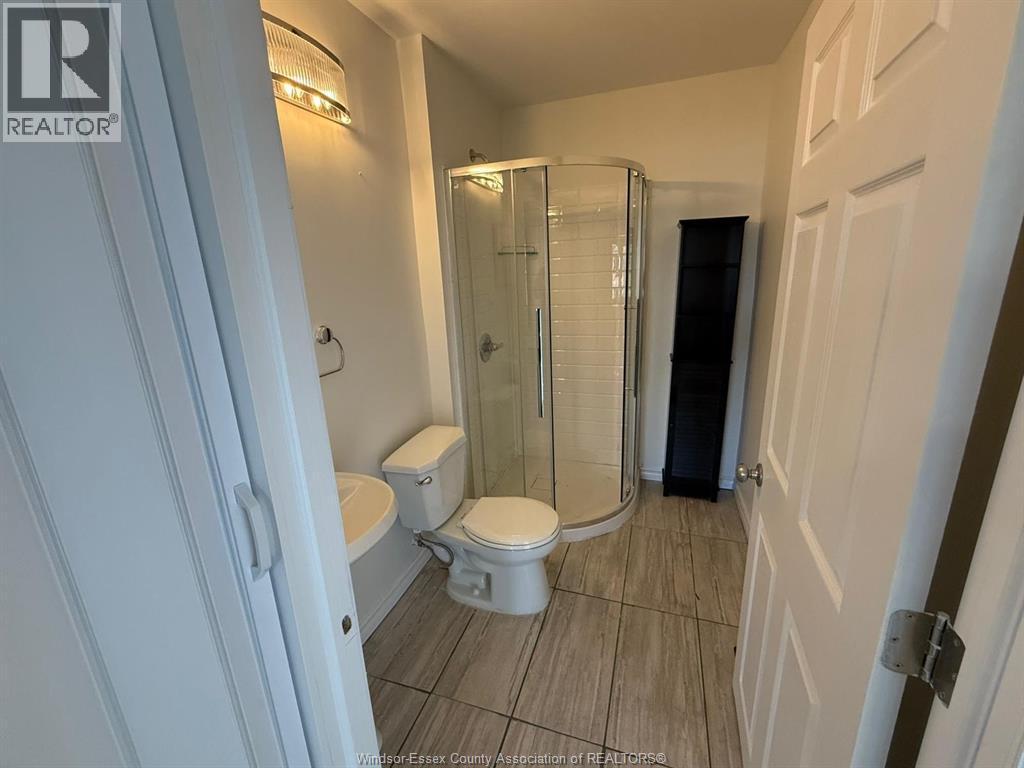 3693 Queen Street, Windsor, ON - Indoor Photo Showing Bathroom