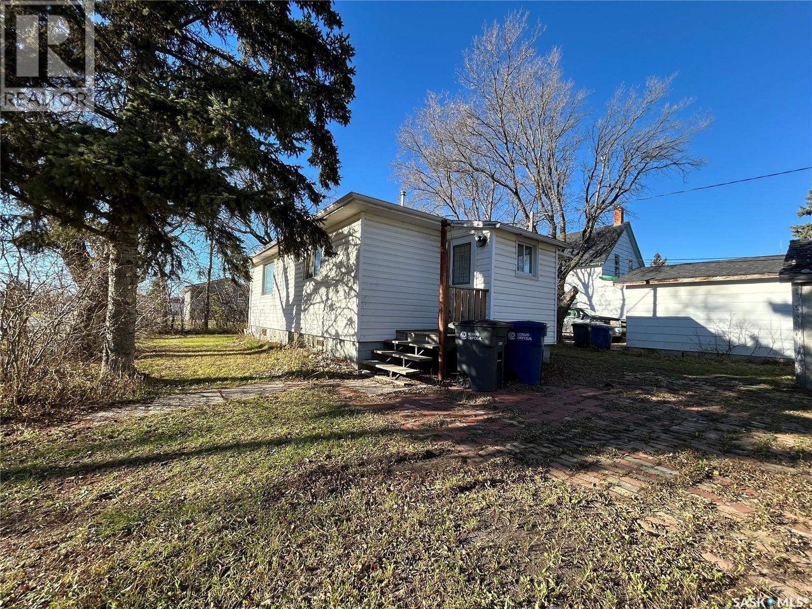 723 4Th Avenue, Whitewood, SK - Outdoor