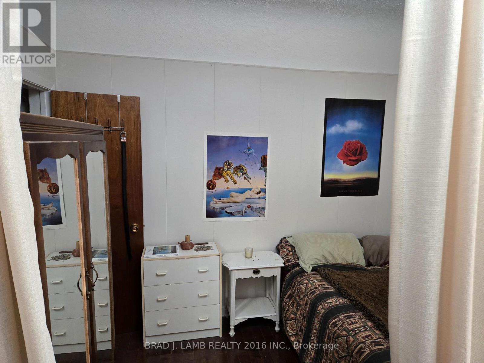 1 - 984 Dundas Street W, Toronto, ON