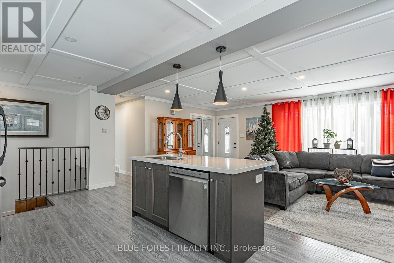 9716 Lakeshore Road, Lambton Shores (Grand Bend), ON - Indoor