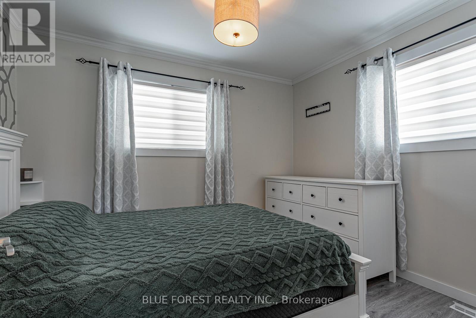 9716 Lakeshore Road, Lambton Shores (Grand Bend), ON - Indoor Photo Showing Bedroom
