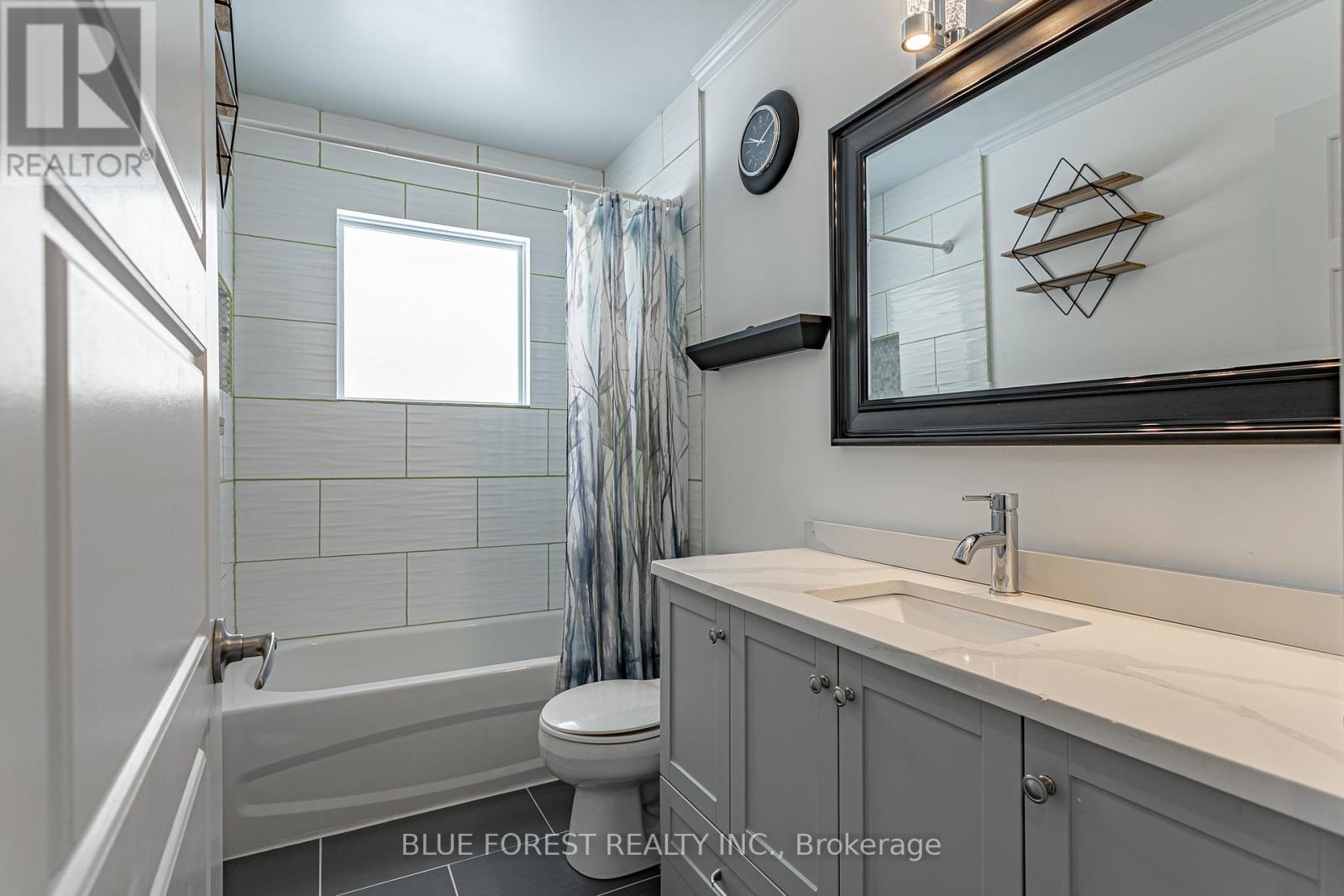 9716 Lakeshore Road, Lambton Shores (Grand Bend), ON - Indoor Photo Showing Bathroom