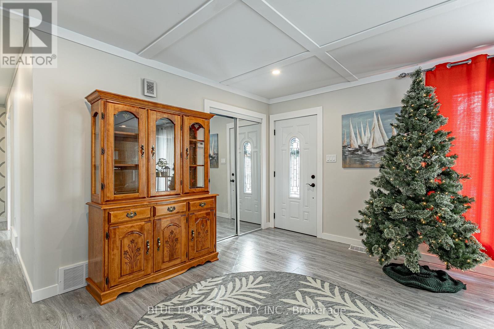 9716 Lakeshore Road, Lambton Shores (Grand Bend), ON - Indoor Photo Showing Other Room
