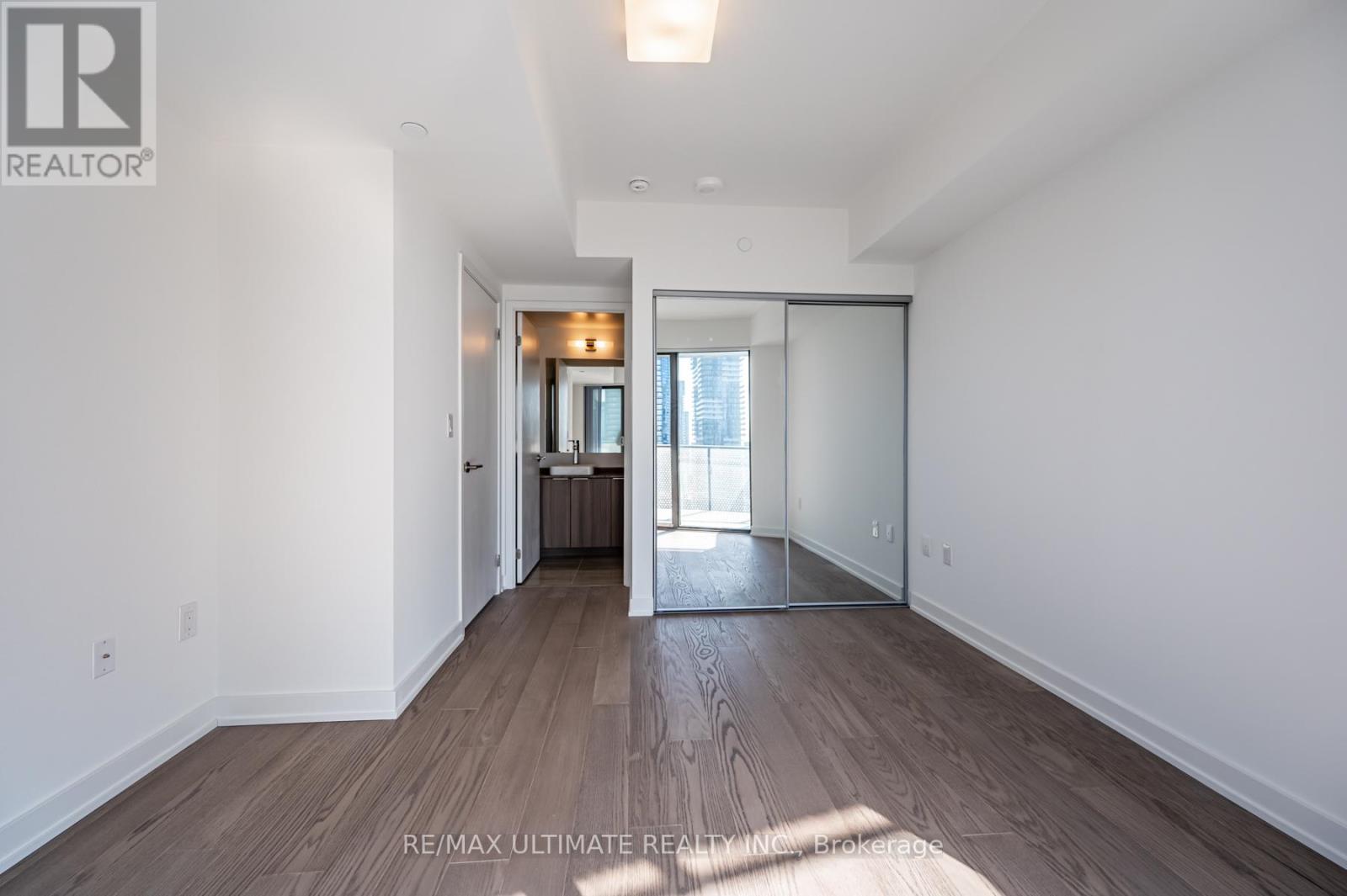 3405 - 11 Wellesley Street W, Toronto, ON - Indoor Photo Showing Other Room